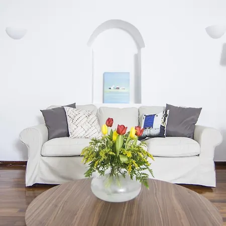 Erofili Fira (Santorini)