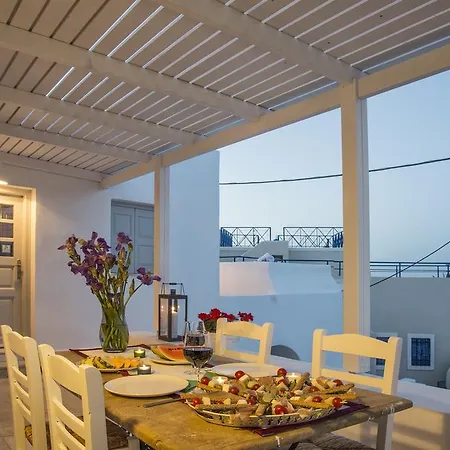 Erofili Fira (Santorini)